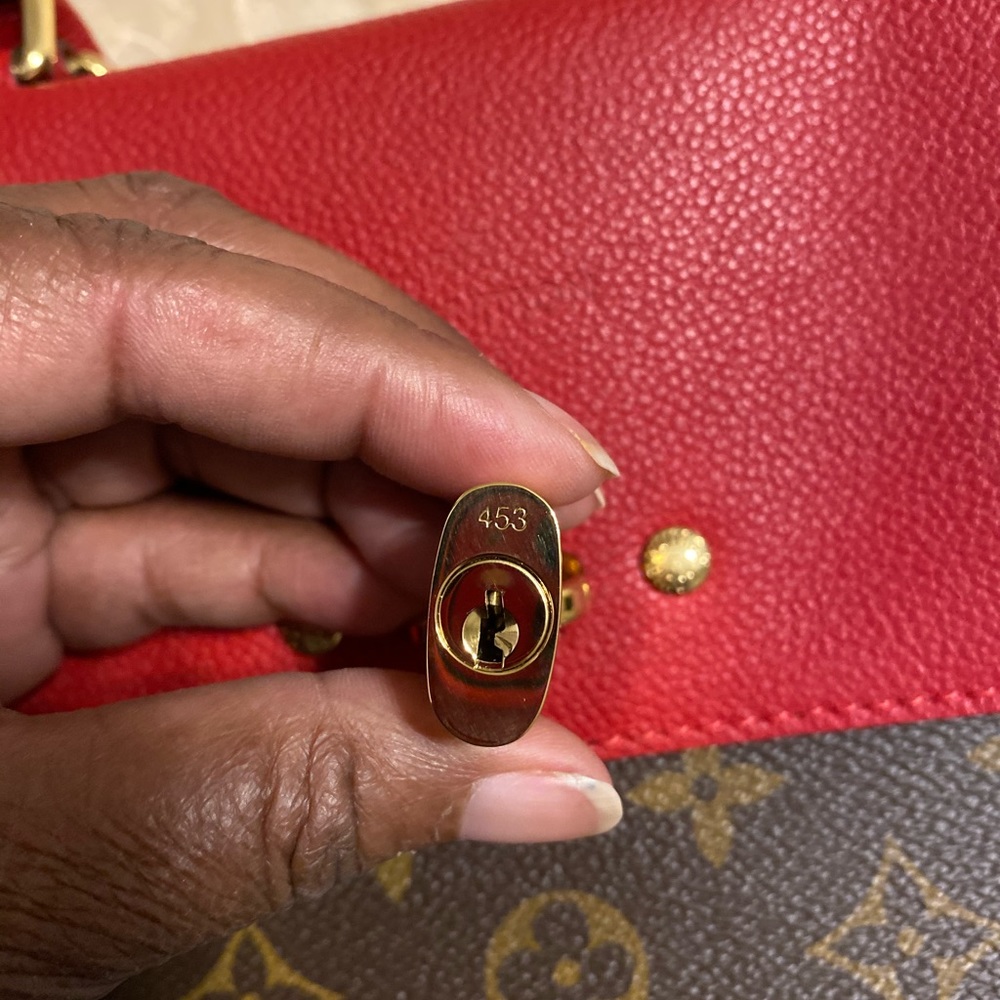 Handbag - Picture 2 of 8